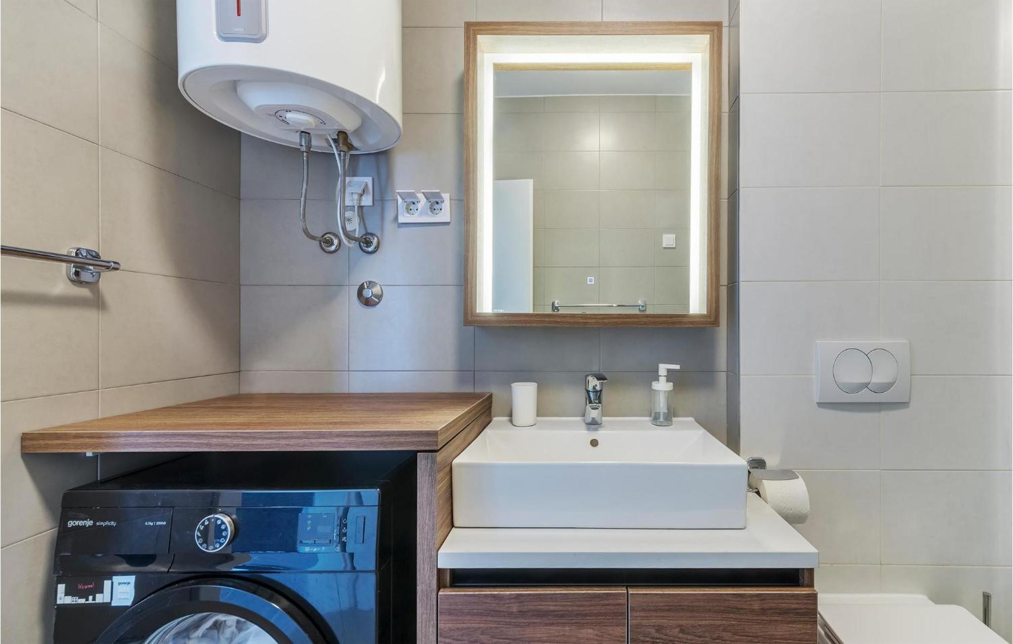 Amazing Apartment In Premantura With Kitchen Εξωτερικό φωτογραφία