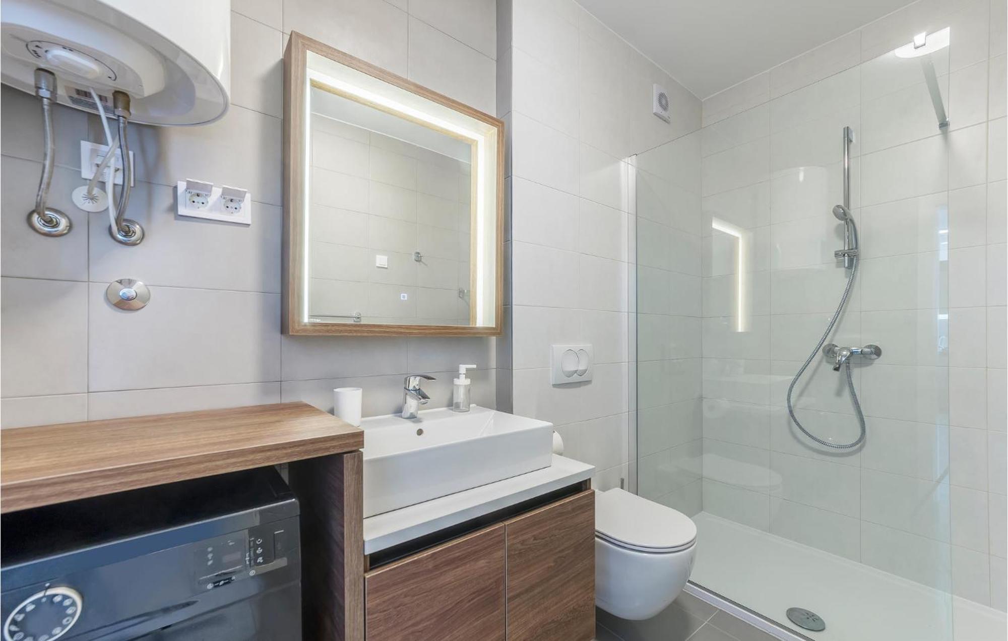 Amazing Apartment In Premantura With Kitchen Εξωτερικό φωτογραφία